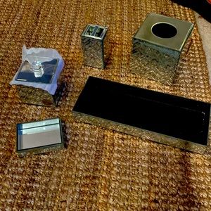 BNWT 5 piece Nicole Miller Bathroom Set